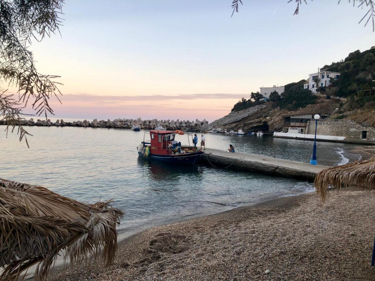 Hotel George Agios Kirykos  Luaran gambar